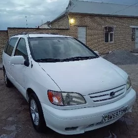 Toyota Sienna 2000