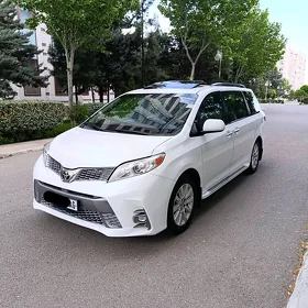 Toyota Sienna 2016