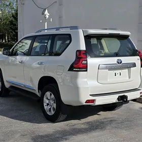 Toyota Land Cruiser Prado 2023