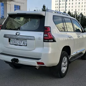 Toyota Land Cruiser Prado 2023