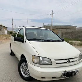 Toyota Sienna 1999
