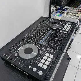 DJ kontroller Pioneer DDJ-RZ