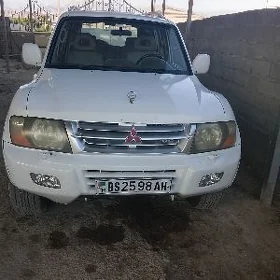 Mitsubishi Pajero 2001
