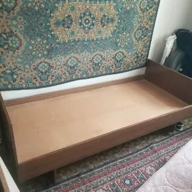 диван, и кровать.
