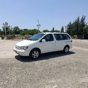 Toyota Sienna 1999