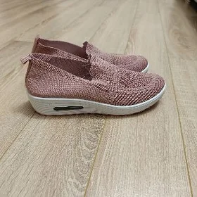 Кроссовки
