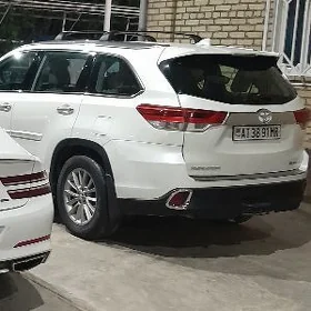Toyota Highlander 2019