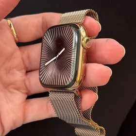 Apple Watch 11. Stainless Gold