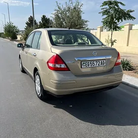 Nissan Tiida 2010