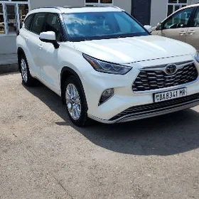 Toyota Highlander 2021