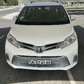Toyota Sienna 2018