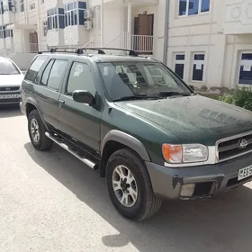 Nissan Pathfinder 2000