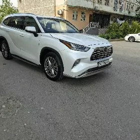 Toyota Highlander 2021