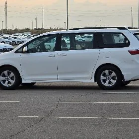 Toyota Sienna 2019