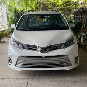 Toyota Sienna 2020