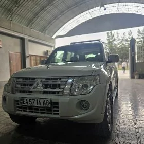 Mitsubishi Pajero 2014