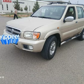 Nissan Pathfinder 2000