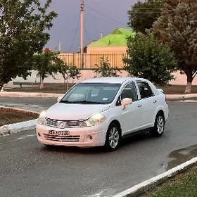 Nissan Versa 2011