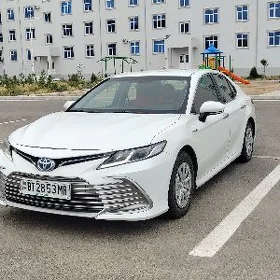 Toyota Camry Hybrid 2021
