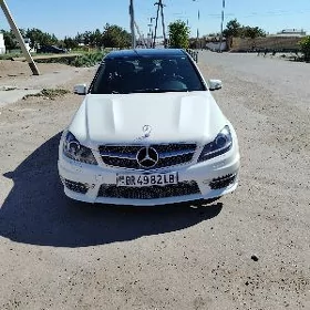 Mercedes-Benz C300 2011