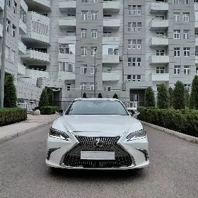 Lexus ES 2020