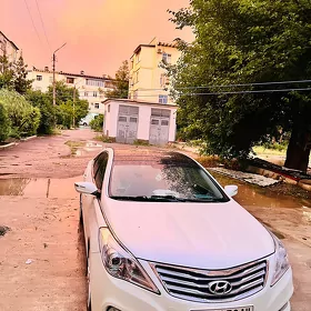 Hyundai Azera 2011