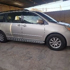 Toyota Sienna 2004