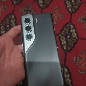 Tehno Camon 40 pro