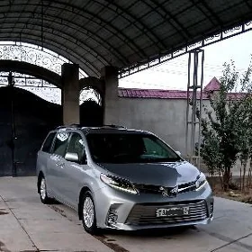 Toyota Sienna 2016