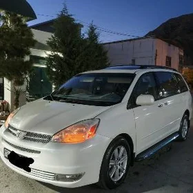 Toyota Sienna 2004