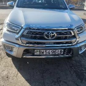 Toyota Hilux 2024