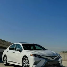 Toyota Camry 2019