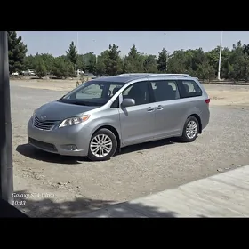 Toyota Sienna 2016