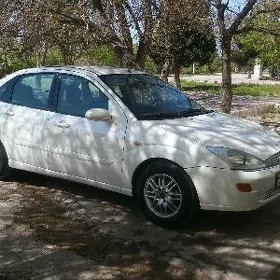 Ford Focus 2000