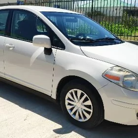 Nissan Versa 2011