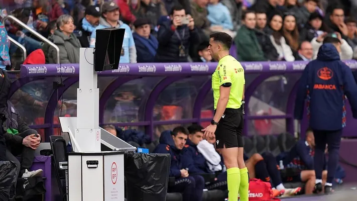 La Liga eminleriň işine baha bermek we olary bellemek üçin emeli aň ulanar