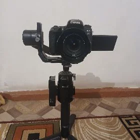 77 d canon