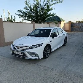 Toyota Camry 2021