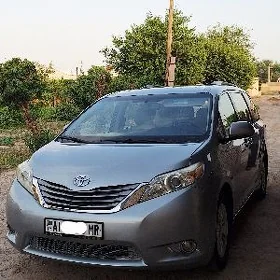 Toyota Sienna 2016