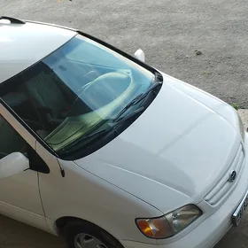 Toyota Sienna 2002