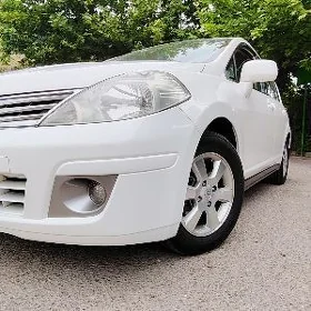 Nissan Versa 2012