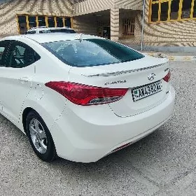 Hyundai Elantra 2012