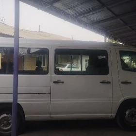 Mercedes-Benz Sprinter 2009