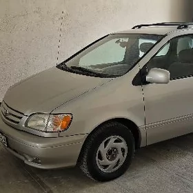 Toyota Sienna 2001