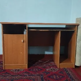 Okuwçy stol