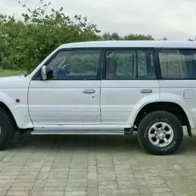 Mitsubishi Pajero 1993