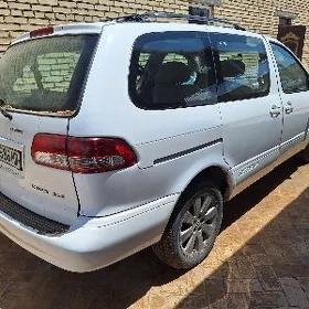 Toyota Sienna 2002