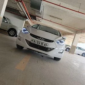 Hyundai Elantra 2012