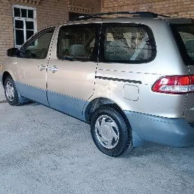 Toyota Sienna 2001