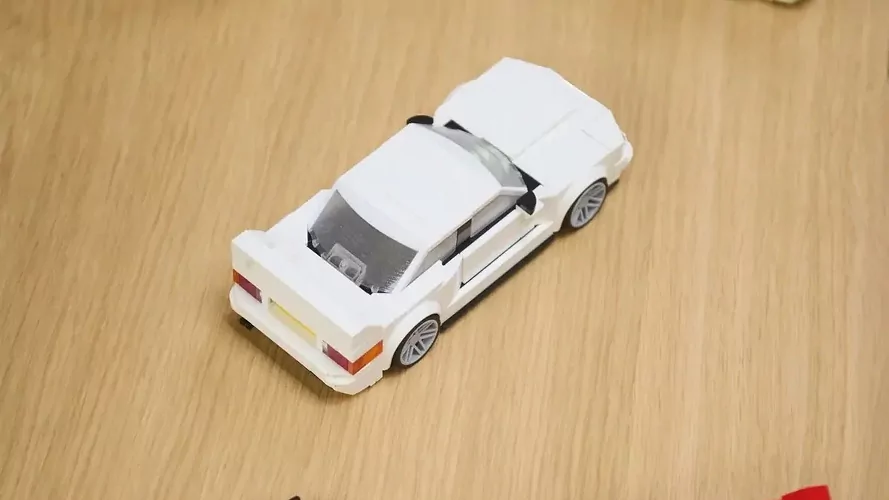 Lego ilkinji BMW M3 E30-y konstruktor görnüşinde çykarar - img 3